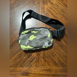 lululemon athletica Camo Belt Bag - Black and Green